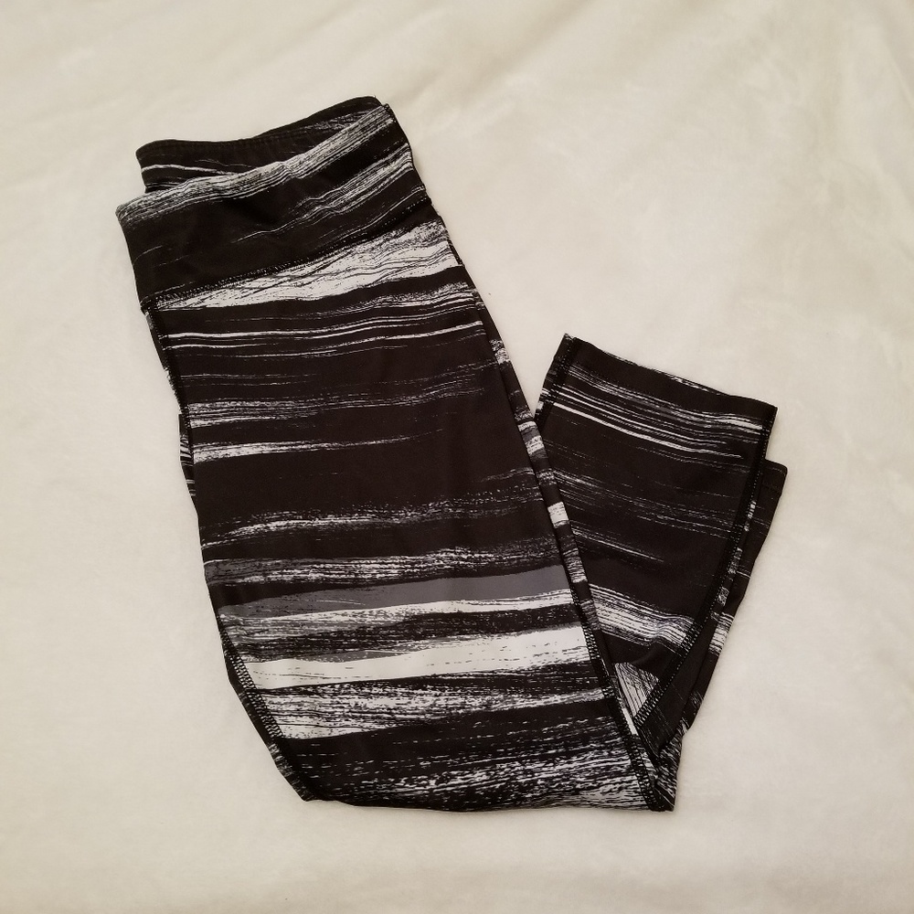 Black and White Crop Athletic Leggings